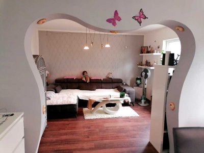 Modernisiertes Einfamilienhaus mit Einliegerwohnung in Langweiler