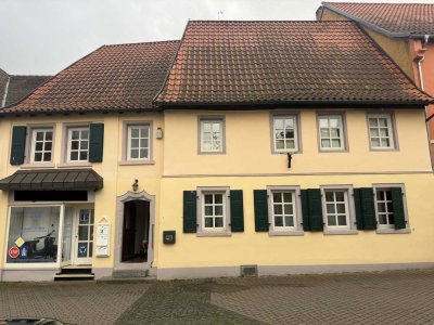 gepflegte 2-Zimmer-Dachgeschosswohnung in Gau-Odernheim