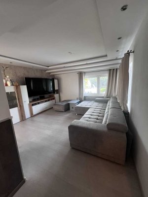 Schöne 4-Zimmer-Wohnung mit Balkon und Garage in Holzwickede