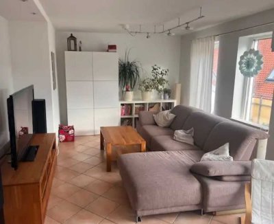 Von Privat: 3,5-Zimmer-DG-Wohnung mit geh. Innenausstattung mit Balkon und EBK