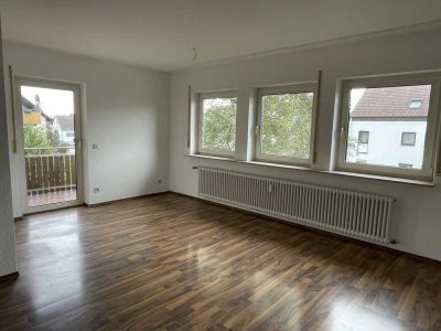 Helle 2-Zimmer-Wohnung mit Balkon in S-Riedenberg