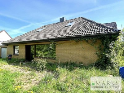 Ausbaufähiger Bungalow mit großem Dachboden und Garage in ruhiger Wohnlage in HL-Schönböcken