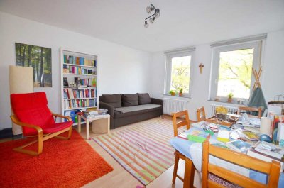 Gemütliche 3-Zimmer Altbau-Wohnung mit Einbauküche, Balkon, Garten und Garage