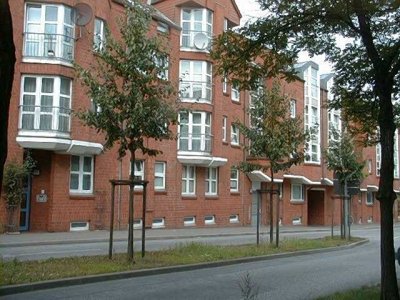 Renovierte 2 2/2  Zimmerwohnung im Dachgeschoss (ohne Aufzug )