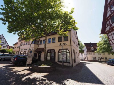 +Im Herzen von Schelklingen+ Geräumige Dachgeschosswohnung mit Galerie-Schlafbereich und Einbauküche