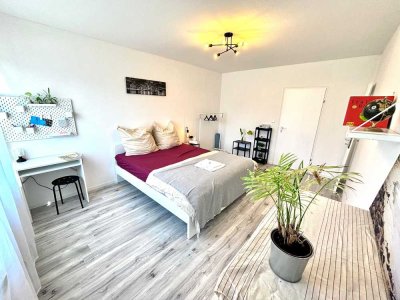 Gartenwohnung: Neu renoviert & möbliert mit EBK, Balkon und Stellplatz in Nürnberg