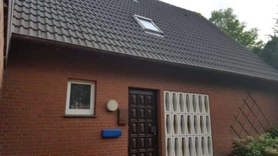 Helles Erdgeschoss mit Gartenanteil & Garage in ruhiger Lage von Wiesmoor zu vermieten