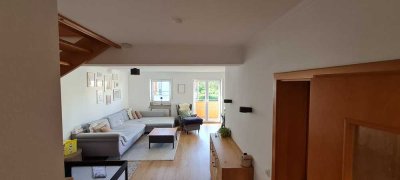 *Provisionsfrei* Charmante, modernisierte 3-Raum-Maisonette-Wohnung mit EBK in Landshut