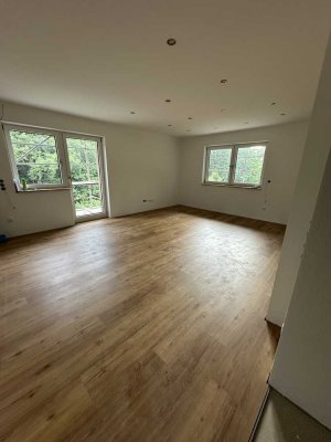 90 qm Neubauwohnung, Erstbezug mit Balkon + ggf. Garten