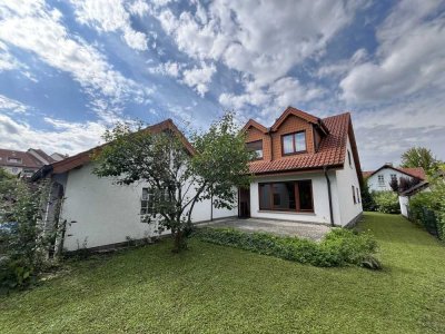 Großes Wohnhaus mit Doppelgarage und zwei Wohnungen in der Nordstadt