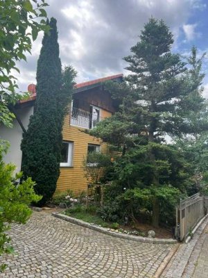 Freundliche 3,5-Zimmer-Dachgeschosswohnung mit EBK in Neunkirchen am Brand