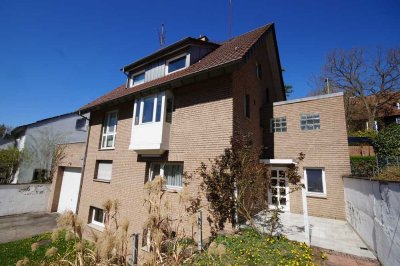 2-Familienhaus in guter Wohnlage: Garage / Modernisiert / Rendite