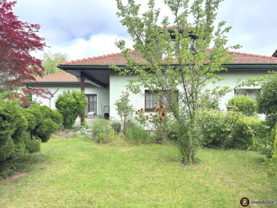 Einfamilienhaus mit Garage, schönem Garten und Teich in ruhiger Wohnlage