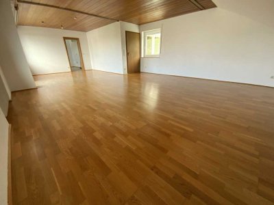 Helle großzügig geschnittene Wohnung 1. OG in Mering