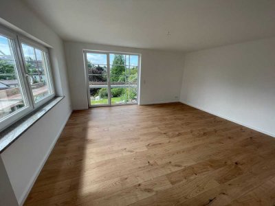 Helle, kernsanierte 2-Zimmer Wohnung mit großzügigem Balkon