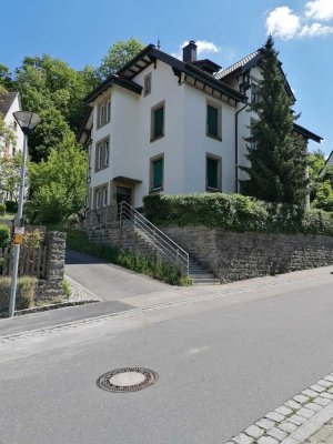 Freundliche 3,5-Zimmer-Wohnung mit Balkon und EBK in Schöntal