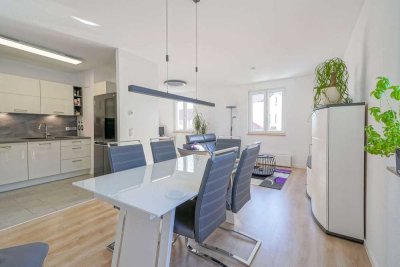 Stilvolles Wohnen im Grünen - 3 Zimmer Neubauwohnung mit Nobilia-Küche, Fußbodenheizung & Stellplatz
