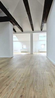 Kernsanierte DG-Wohnung im Herzen vom Nordend I Schönes Denkmalschutzobjekt !