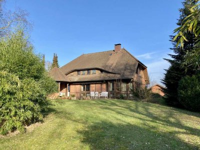 Weyhe-Leeste: Traumhaftes Fachwerkhaus mit Garage auf wunderschönem Grundstück
