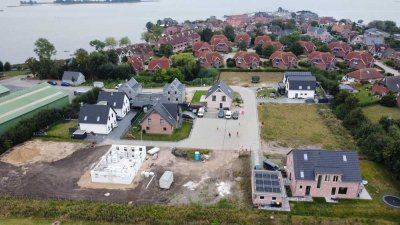 Neubau Reetdach-DHH in Lemkenhafen ab 01.04.26