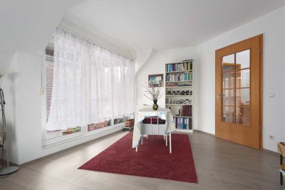5 Minuten zur S-Bahn - Helle Dachgeschoßwohnung mit Balkon und Stellplatz