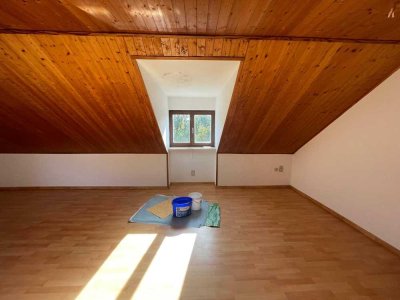 Gepflegtes Zweifamilienhaus mit wunderschönem Garten in ruhiger Wohngegend nahe Waldrand