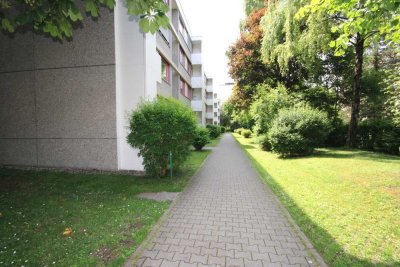 Schön geschnittene 3 Zimmer Wohnung mit 2 Balkonen in ruhiger Lage