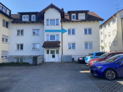 Koffer packen und einziehen
Helle 3- Zimmerwohnung mit Balkon und Stellplatz