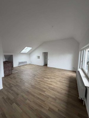 Helle 3 Zimmer Maisonettewohnung mit Balkon