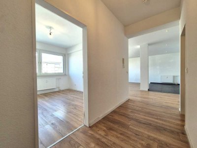 *** moderne Wohnung mit Blick über die Stadt ***
