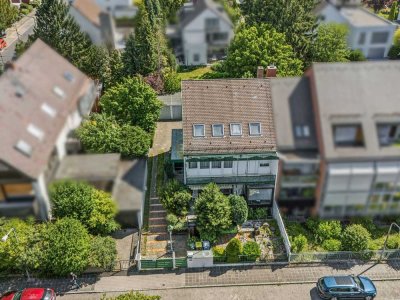 Individuelle DHH  mit Potenzial inkl. 2 Garagen, Pool in bevorzugter Lage in Nbg-Mögeldorf