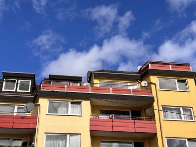 Großzügige 2-Zimmer-DG-Wohnung Nähe Klinikum und Zentrum