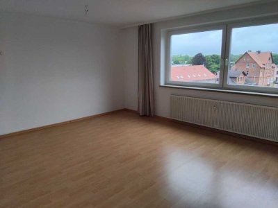 Schöne helle 2-Zimmer Wohnung mit EBK u. Balkon