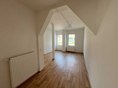 Schöne 2 Zimmer Whg. in zentraler Lage - mit Einbauküche