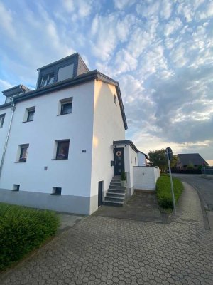Kernsarnierte Doppelhaushälfte mit gehobener Innenausstattung in Düren