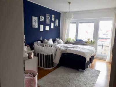 PROVISIONSFREI: Stilvolle, modernisierte 2,5-Zimmer-Wohnung mit Balkon und EBK