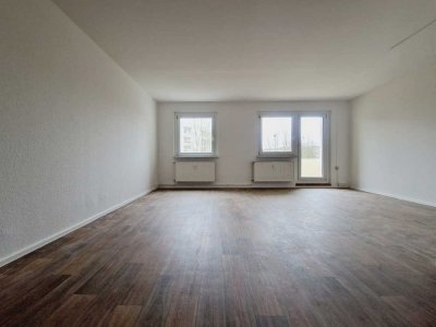***Aktion - 3 Monate Kaltmietfrei -  3 - Raumwohnung mit Balkon, Am Sportpark 12 sofort verfügbar!