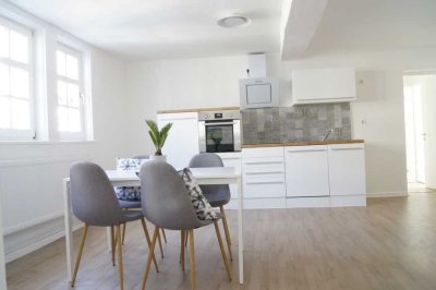 Stilvolle 2,5-Zimmer-Wohnung im Altbau – möbliert & gemütlich