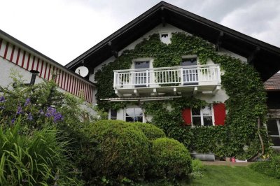 Wohnhaus mit traumhaft eingewachsenem Garten und altem Baumbestand in Marktoberdorf