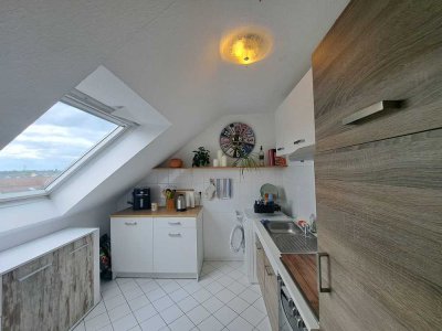 Schöne, gepflegte 2-Raum-DG-Wohnung mit EBK in Walldorf