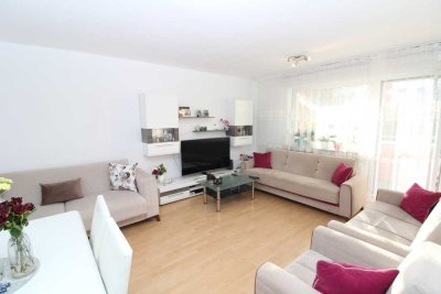 Helle 2 Zimmerwohnung mit Balkon in Kesselstadt!