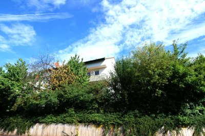 Gepflegtes 2-Fam.-Haus mit Garten und Garage