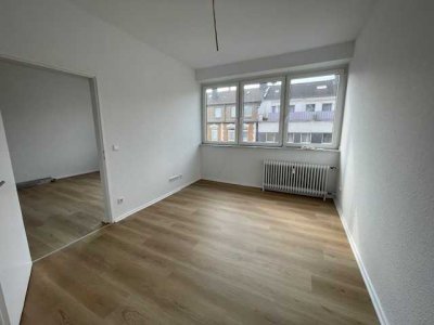 Top renovierte/sanierte 3-Raum-Wohnung inkl. Wohnküche in Pempelfort sucht Liebhaber!