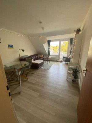 2 Zimmer Dachgeschoss-Wohnung mit zwei Balkonen in zentraler Lage