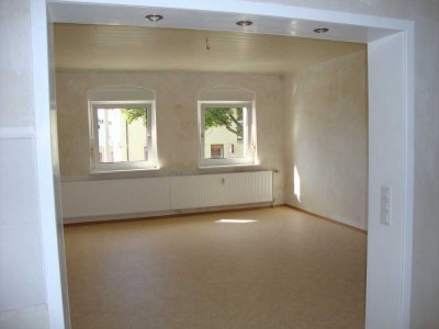 Preiswerte, modernisierte 3-Zimmer-Wohnung zur Miete in Forst mit offener Küche