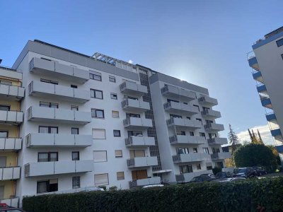 Feldrandlage: Neuwertige 3-Zi.-Mietwohnung mit 2 Balkone und Stellplatz!