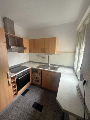 Großzügige 4-Zimmer- Wohnung mit EBK