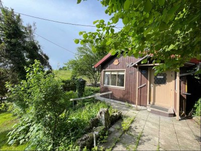 Kleines Holzhaus mit Garten zwischen Starnberger- und Ammersee