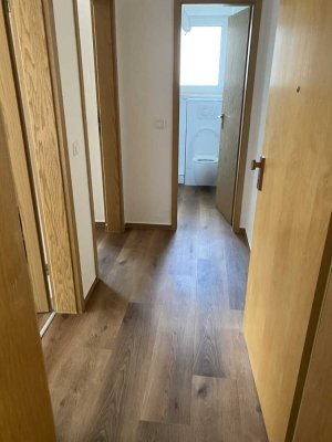 Freundliche, modernisierte 2-Zimmer-Wohnung mit gehobener Innenausstattung in Mönchengladbach