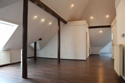 Helle Dachgeschosswohnung in bester Innenstadtlage